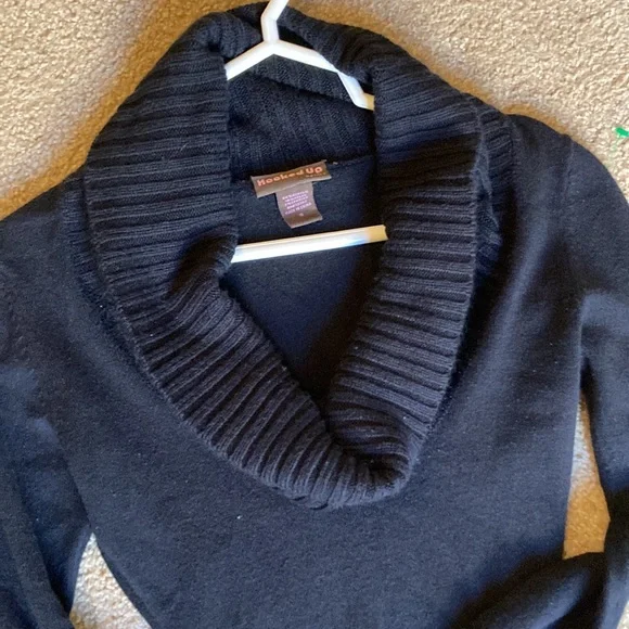 Hooked up women’s black cow neck xs sweater - Picture 4 of 7